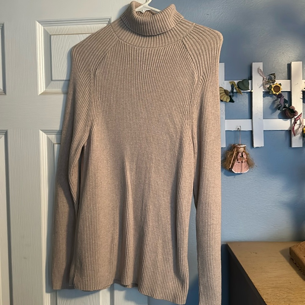 H&M cream colored turtleneck. Size: Large